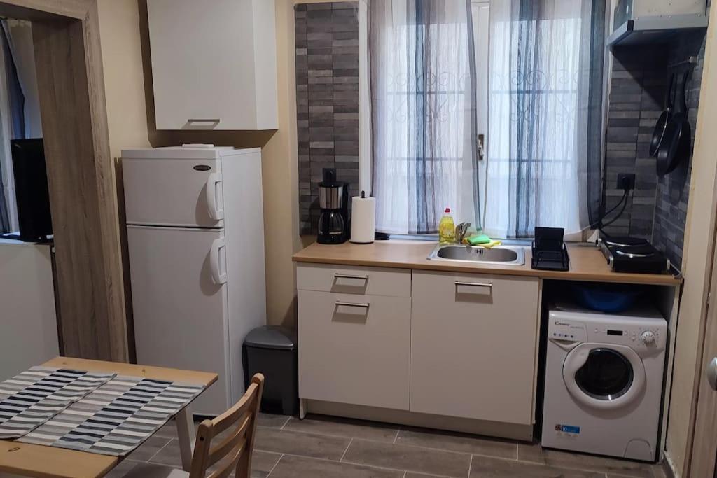 Kostas Appartment Salonicco Esterno foto
